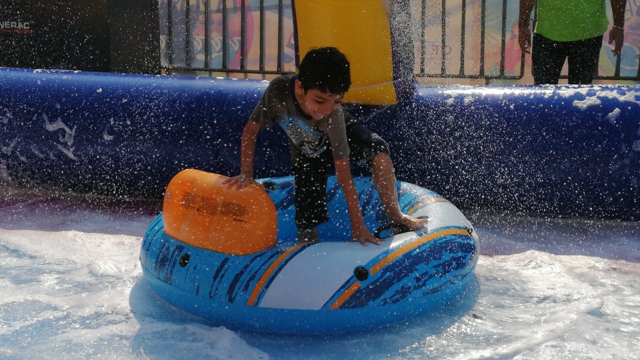 Más de 6 mil personas han disfrutado de los toboganes 'callejeros' de Villahermosa, Tabasco.