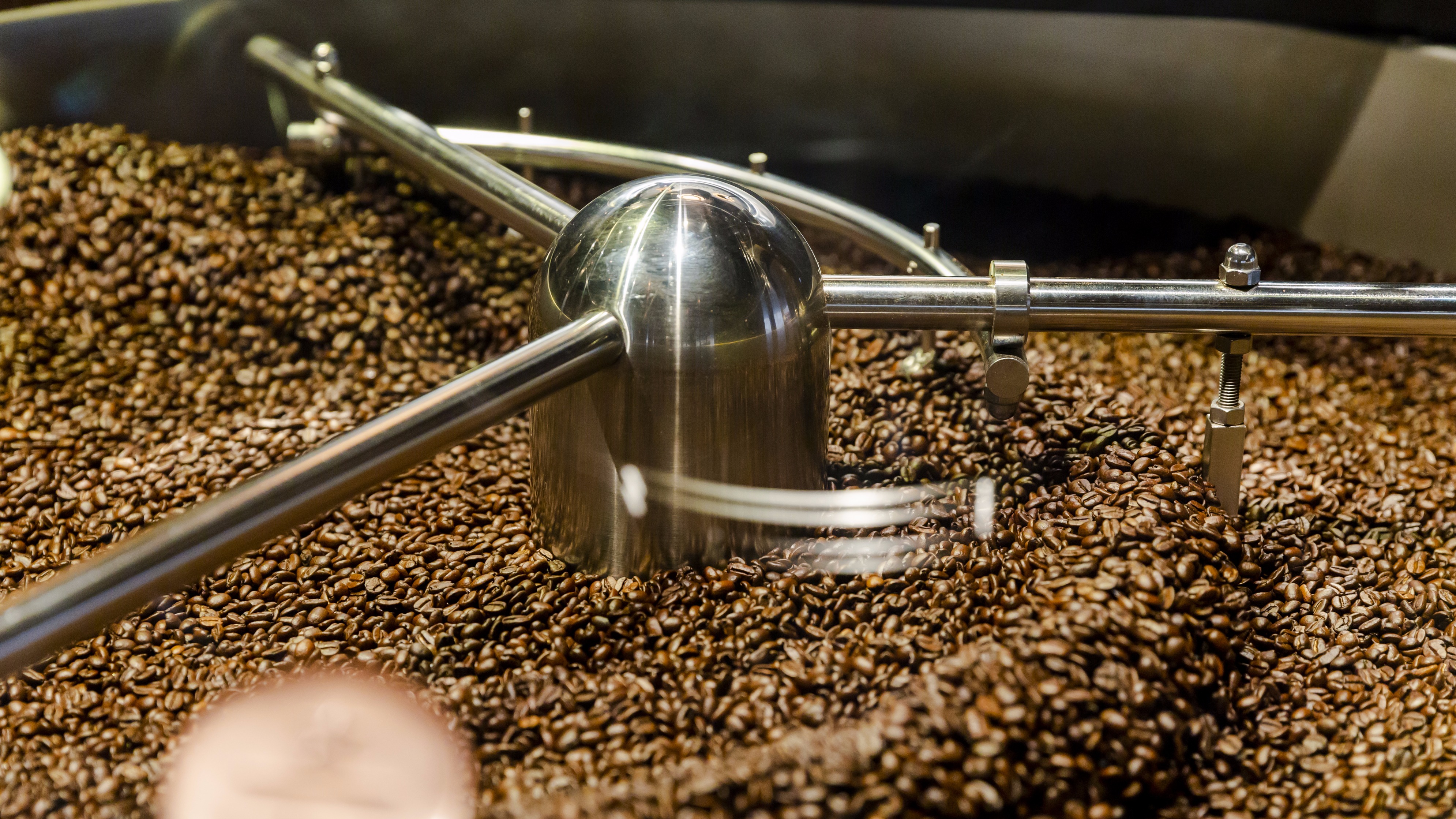 El café molido en casa o antes de preparar tendrá mejor calidad que uno ya molido.