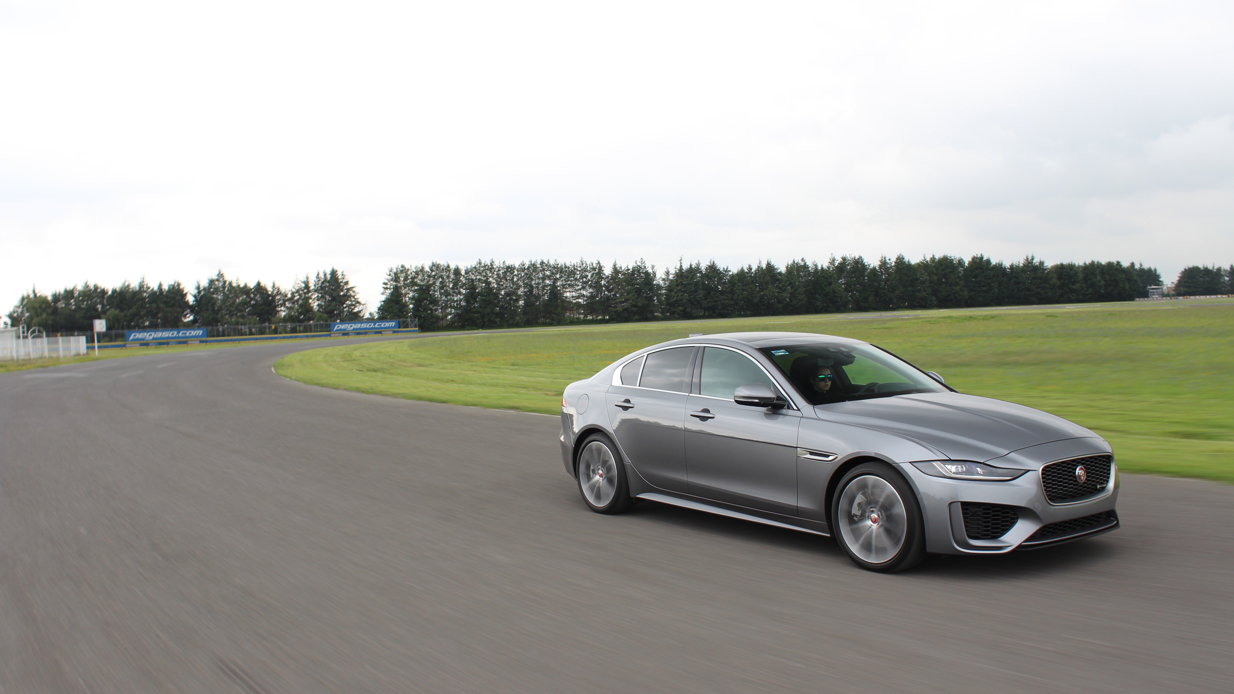 En esta actualización, al menos de momento, no hay versiones con el motor V6. Lo más que se puede tener es un 2.0 l de 300 hp.