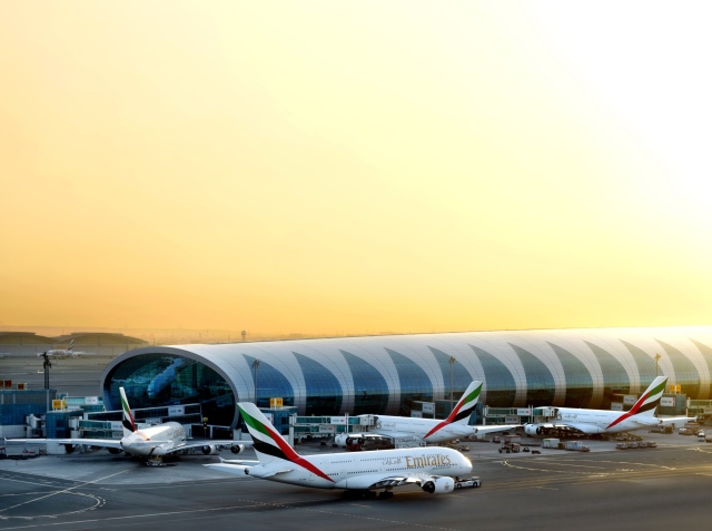 «طيران الإمارات»: خياران إضافيان لتذاكر السفر قبل 31 أغسطس - اقتصاد - محلي