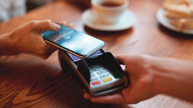 تشكيل فريق «دبي اللانقدية» للاستغناء عن العُملات في عمليات الدفع - اقتصاد - محلي