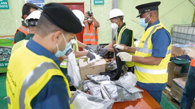 «جمارك دبي» تعيد تدوير 134 ألف قطعة من البضائع المقلدة - اقتصاد - محلي