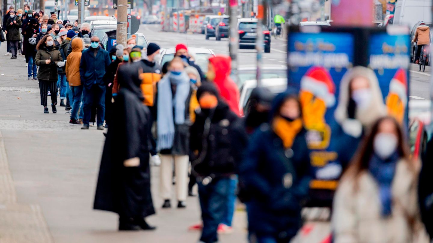 News zum Coronavirus: 16.643 Neuinfektionen – RKI-Zahlen auf Vorwochen-Niveau