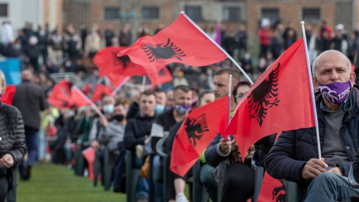 Wahlen: Albaniens Regierungschef kämpft um dritte Amtszeit