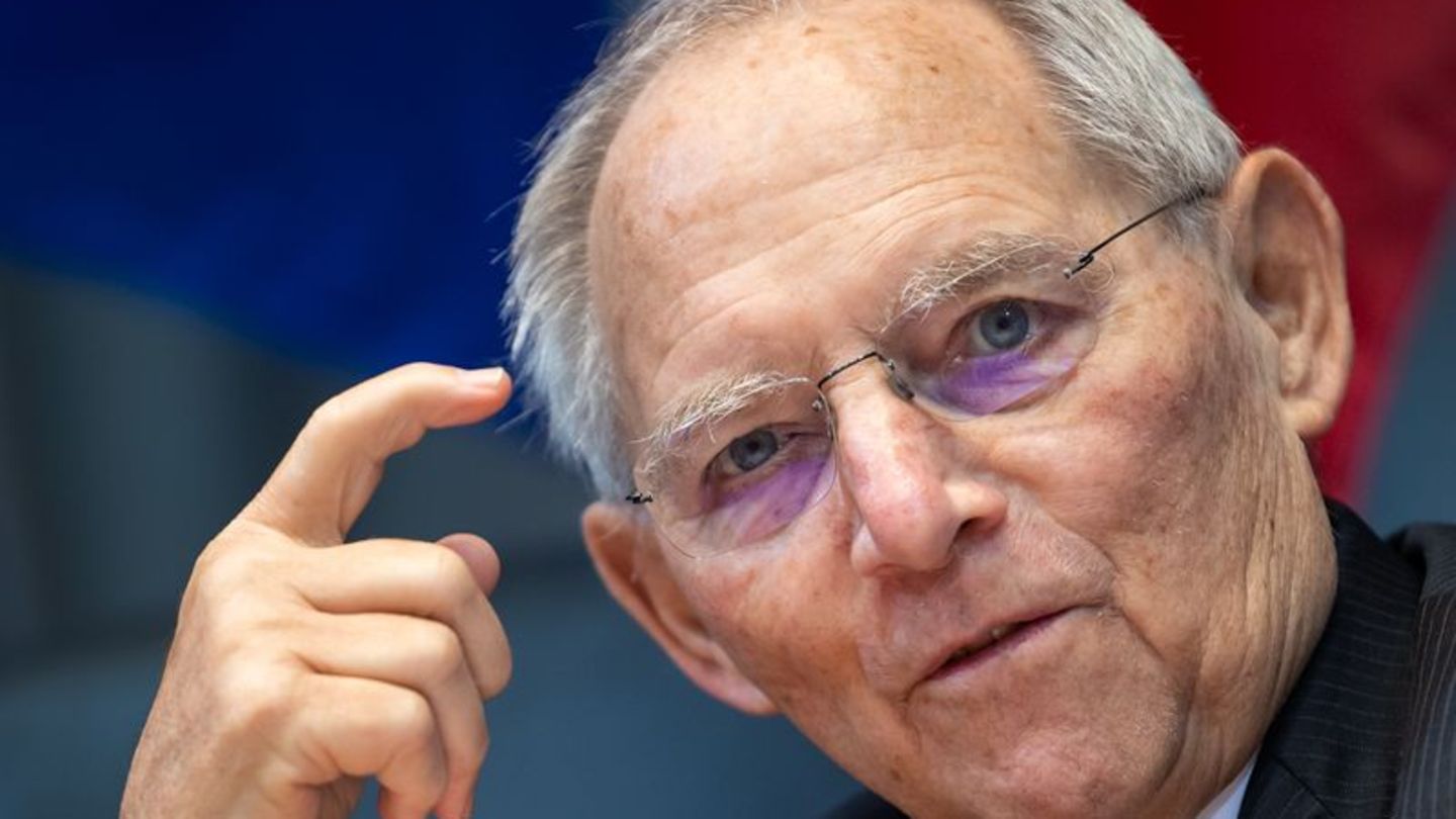 Desinformation im Netz: Bundestagspräsident sieht «Teilöffentlichkeiten» im Internet