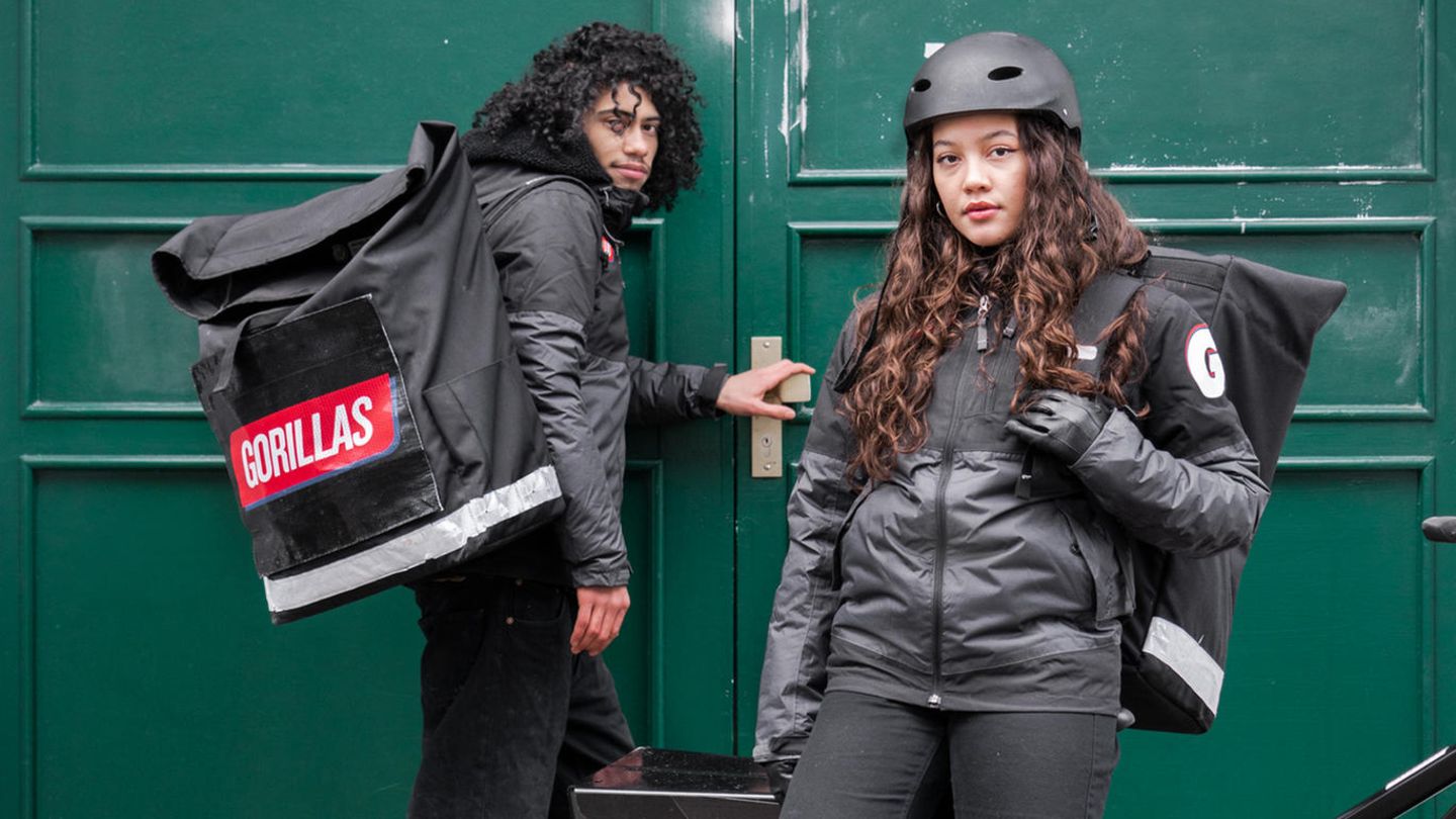 Gorillas: Fahrer:innen streiken und legen Berliner Lagerhalle lahm