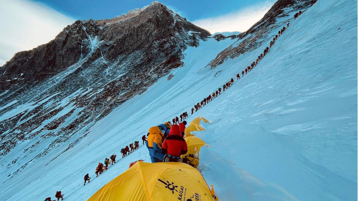 Mount Everest: Die schnellste Bergsteigerin erreicht in knapp 26 Stunden den Gipfel