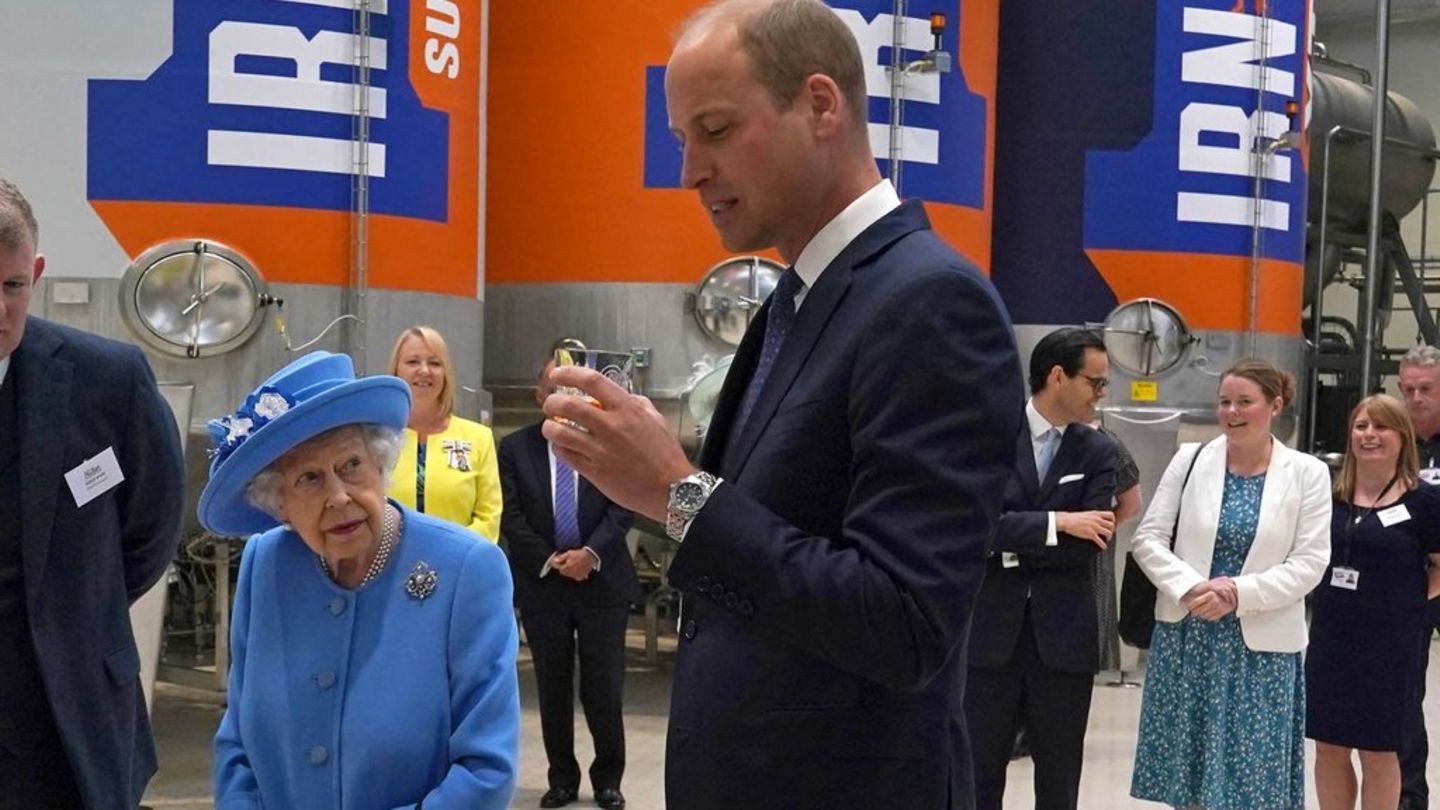 Queen Elizabeth II.: Beim Softdrink-Tasting schaut sie lieber zu
