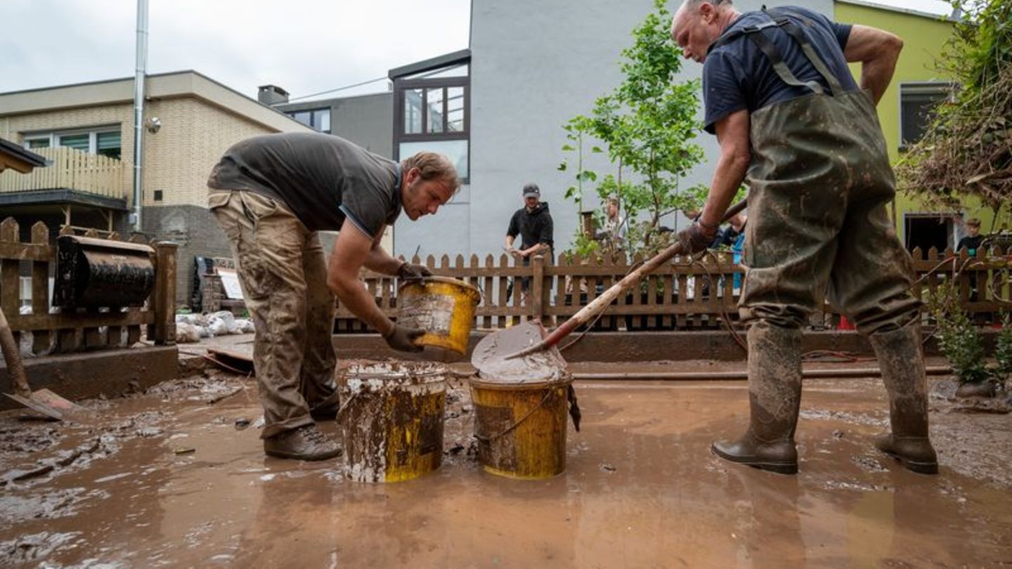Hochwasser in Deutschland: Nach Unwetter weiterhin über 100.000 Menschen ohne Strom