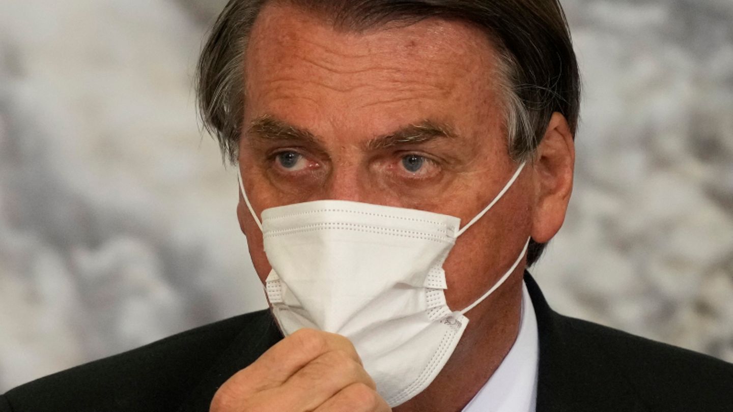News heute: Bolsonaro wegen Dauer-Schluckaufs im Krankenhaus
