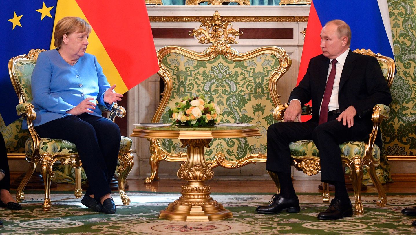 Ticker zu Afghanistan: Merkel bittet Putin um Hilfe bei Evakuierung aus Kabul