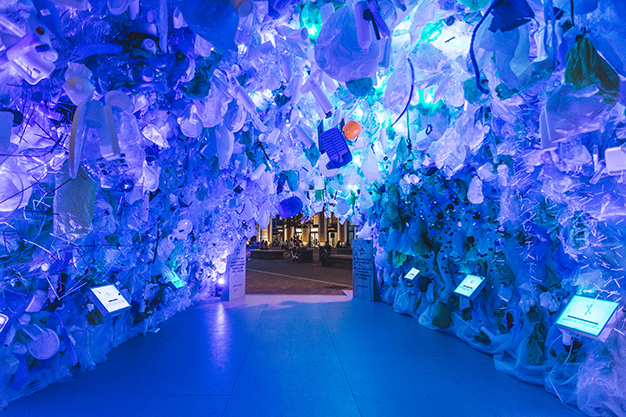 corona-plastico-madrid-noche