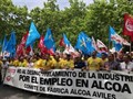 Unos 400 empleados de Alcoa se manifiestan en el Ministerio de Industria por el estatuto de electrointensivas