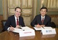 Mapfre y China Re firman un acuerdo para asegurar infraestructuras en la Nueva Ruta de la Seda en China
