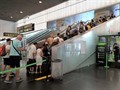 Colas de casi una hora en la T2 del Aeropuerto de Barcelona durante la primera jornada de huelga