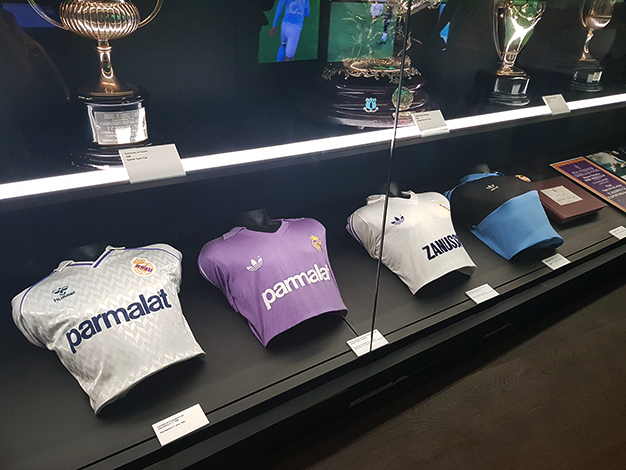tour-bernabeu-vitrinas