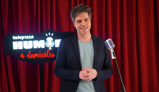 Ernesto Sevilla reparte #HumorADomicilio | Telepizza