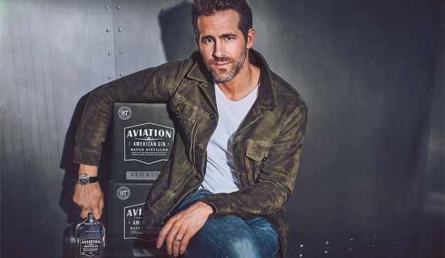Diageo le sirve a Ryan Reynolds un trago de 610 millones de dólares para comprar su marca de ginebra