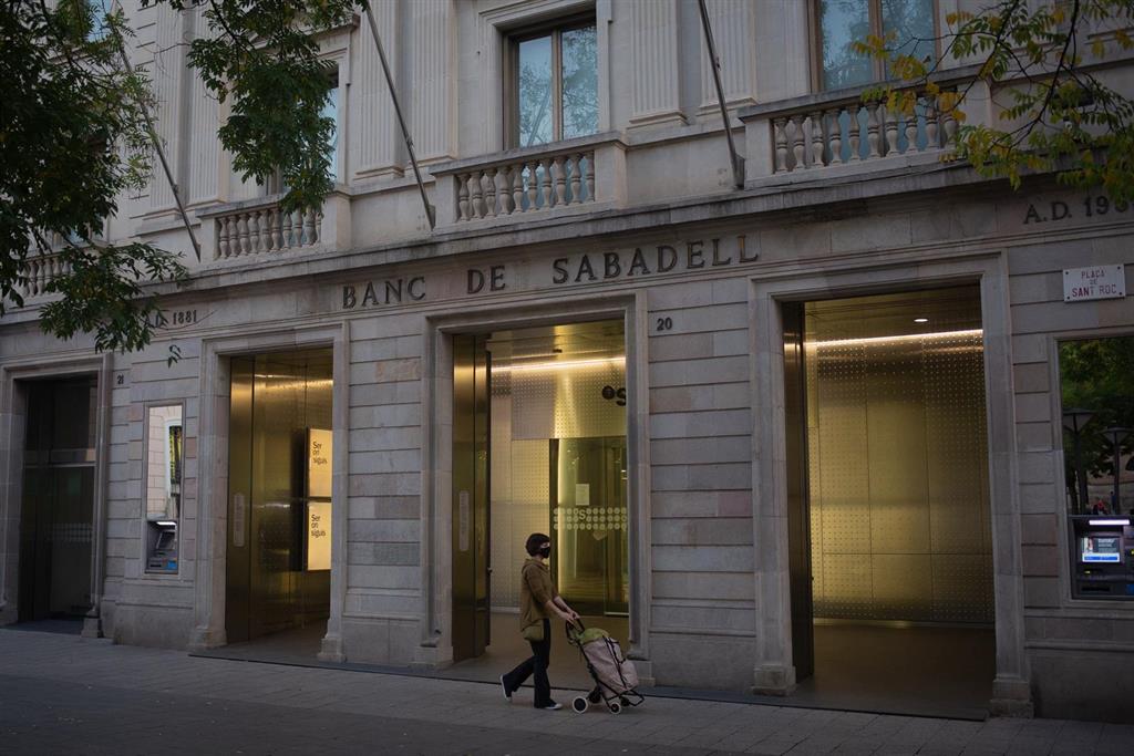 Banco Sabadell cierra la venta de la cartera de 600 millones de activos problemáticos a Lone Star