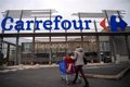 Carrefour cae en Bolsa tras descarrilar su fusión con Couche-Tard por la oposición del Gobierno francés
