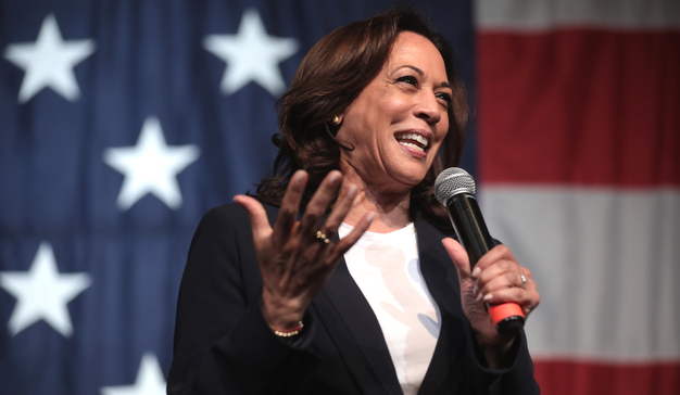 El juramento de Kamala Harris, en los ojos de las jóvenes del mundo