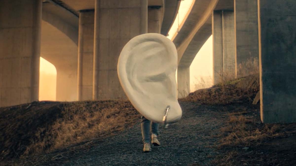 Las orejas "cobran vida" en un spot de Storytel sobre audiolibros