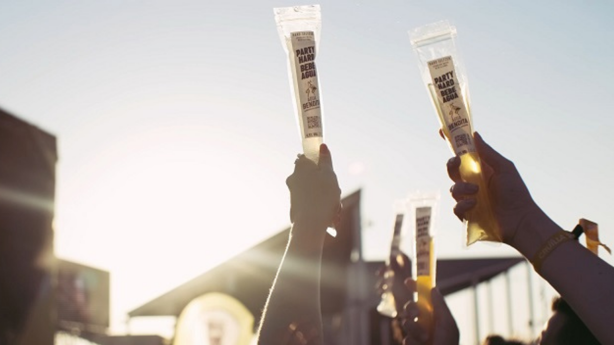 Agua Bendita encuentra la forma de "colar" tus bebidas alcohólicas a eventos