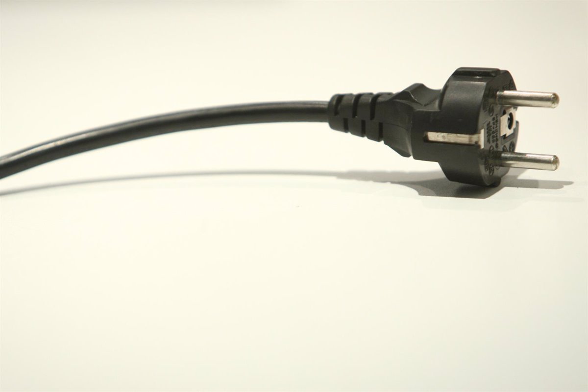 El precio de la luz será este sábado un 32,5% más barato