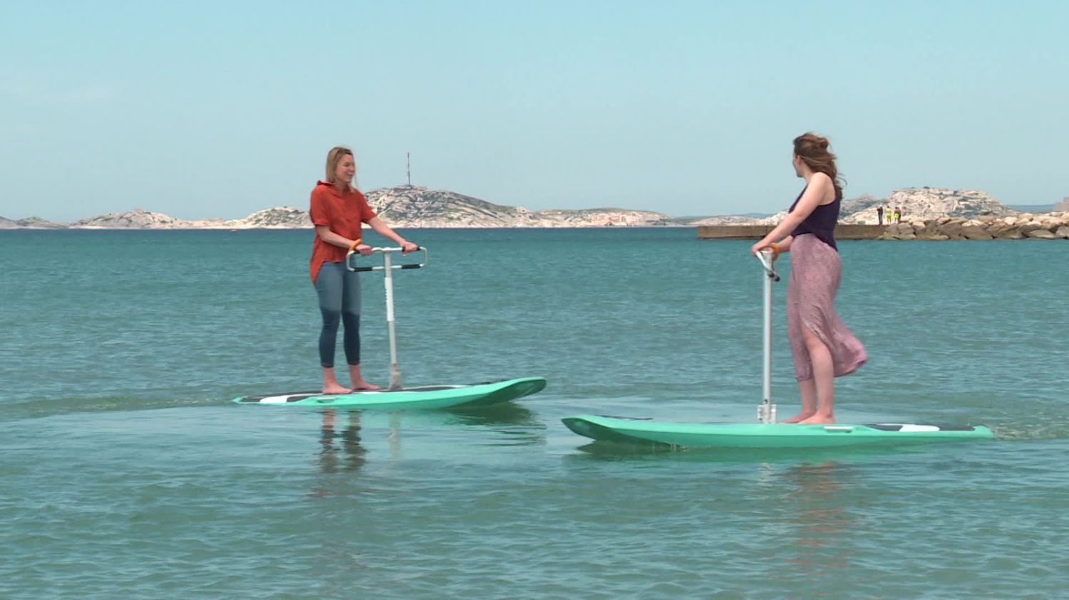 En Provence, une trottinette des mers électrique et recyclable débarque sur les plages