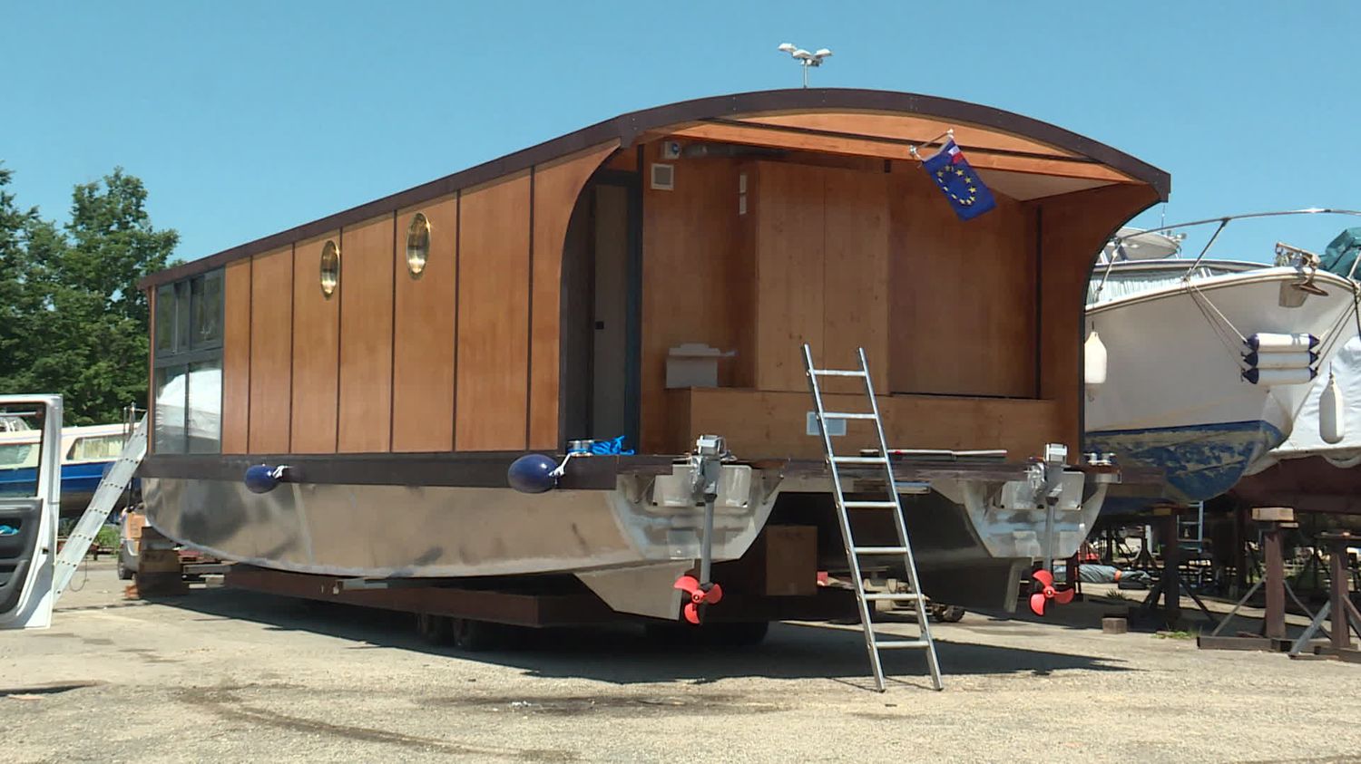 Une péniche solaire et autonome pour naviguer sur le canal du Midi