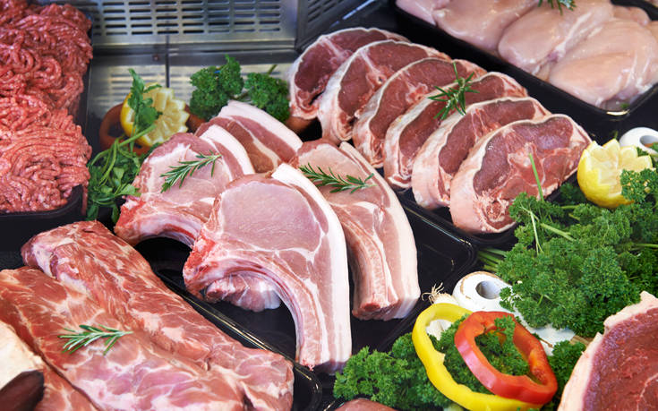 Οι περιβαλλοντικοί λόγοι που πλήττουν τις πωλήσεις κρέατος και εμφιαλωμένων ποτών