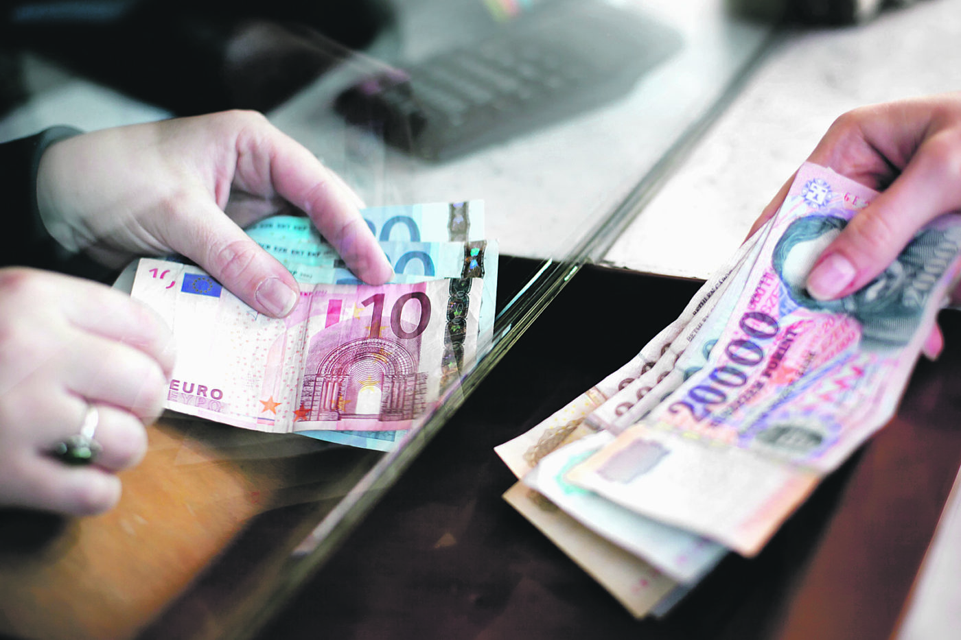 Hosszabb távon gyengébb lehet a forint