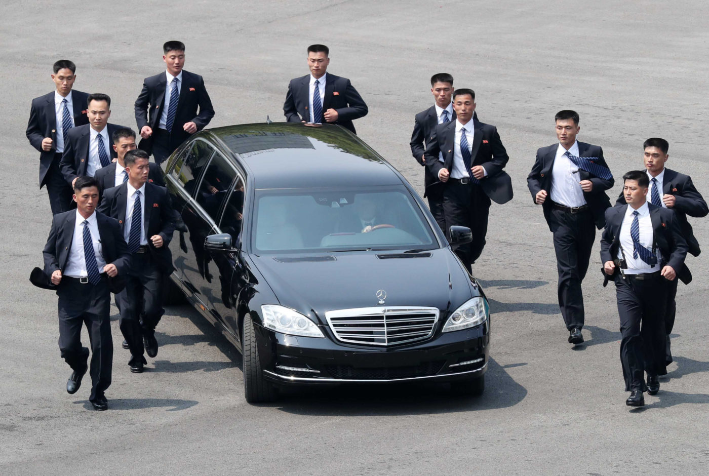 Kim Dzsong Un miatt magyarázkodhat a német autógyártó