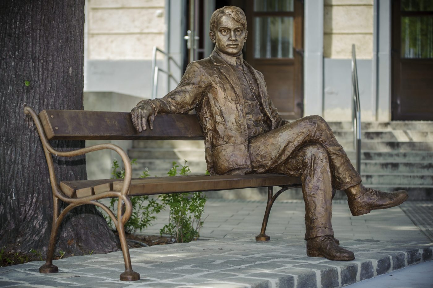 A költő kézírását őrző Ady-portréra lehet licitálni