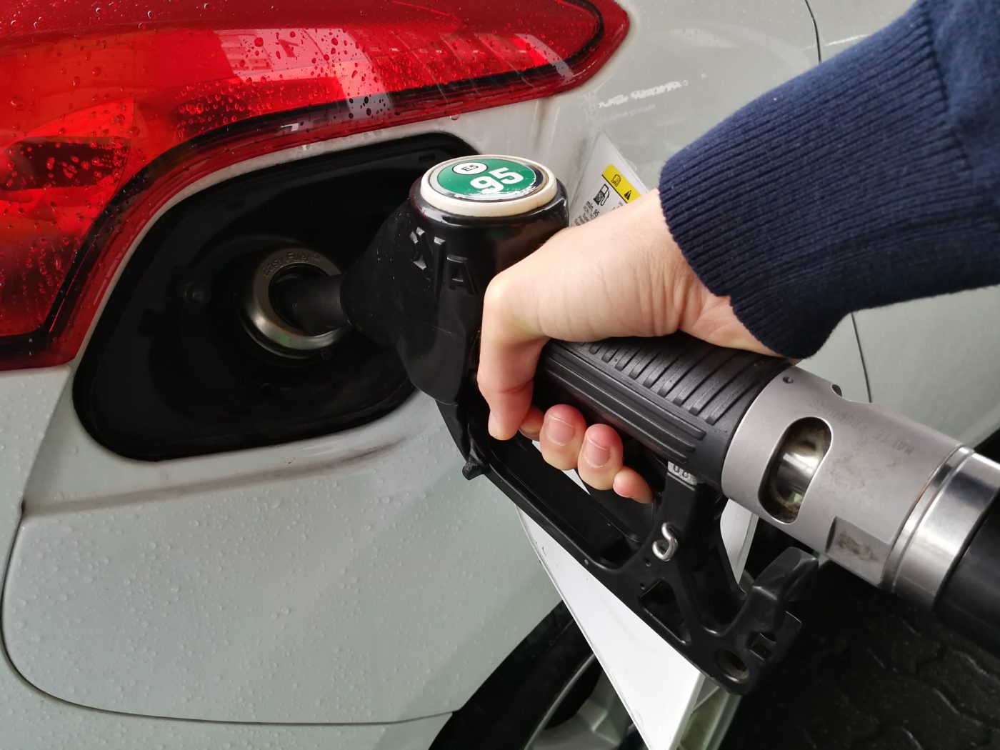 Csökkent a benzin ára | Világgazdaság