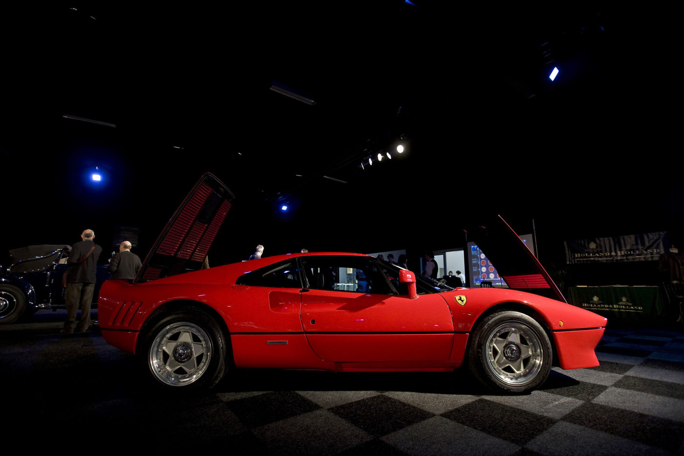 Egy garázsban találták meg az ellopott kétmillió eurós Ferrarit