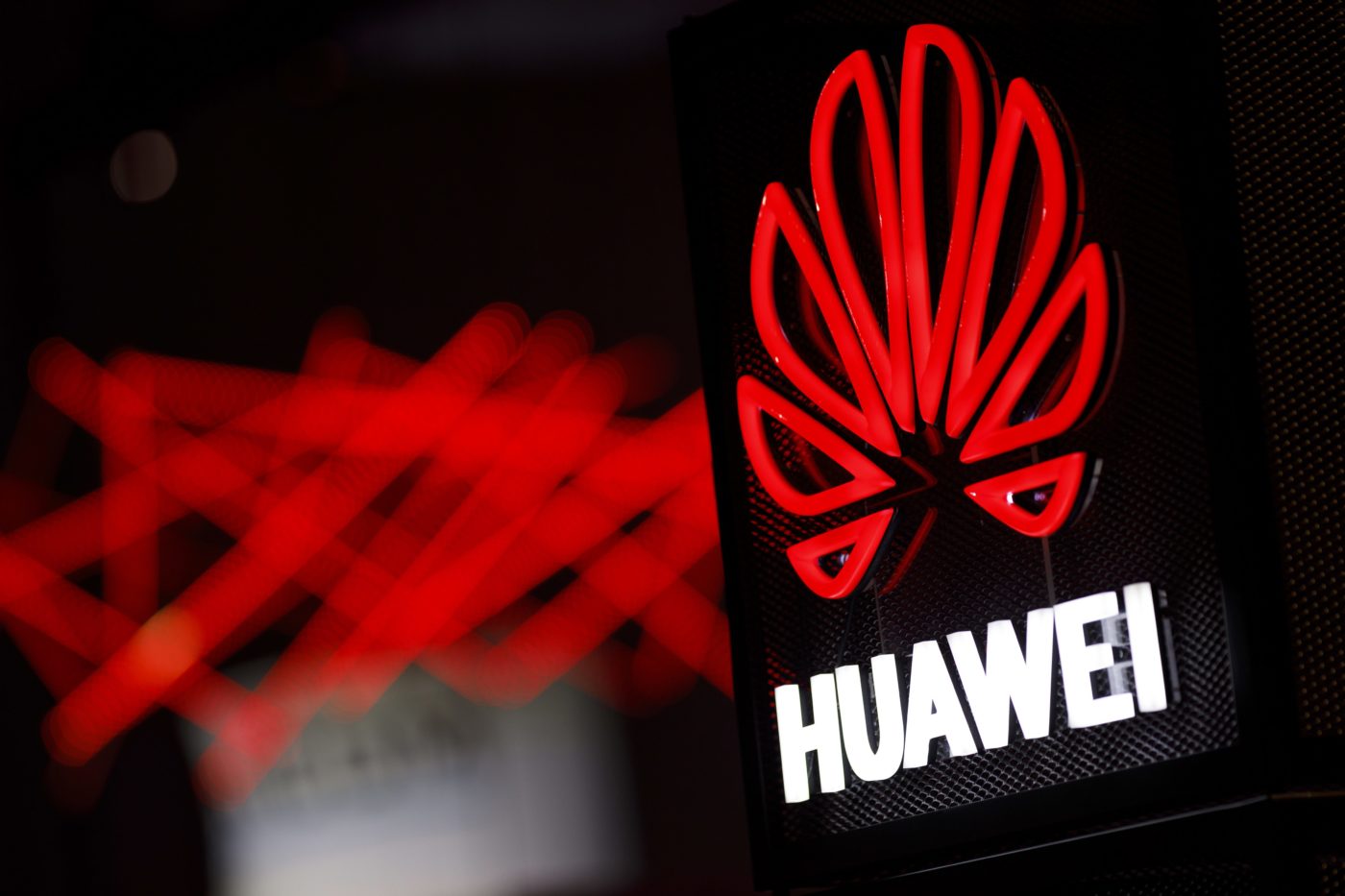 Három hónapra felfüggesztették a Huawei elleni intézkedéseket