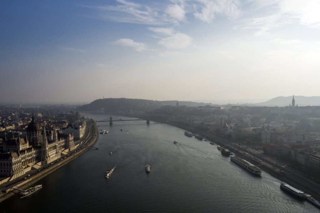 Hétvégén víz alá kerülhet az alsó rakpart