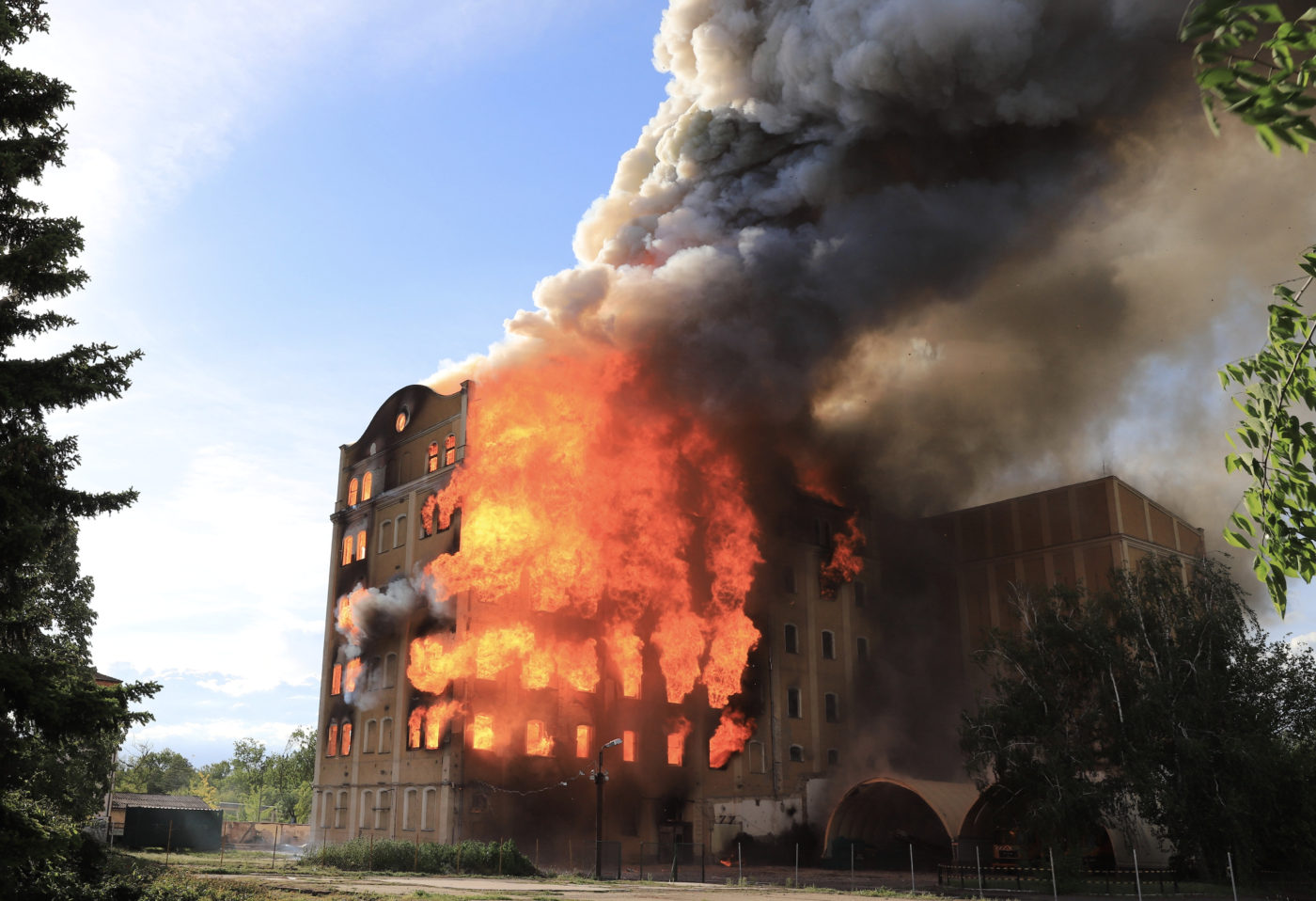 Kigyulladt az egykori István-malom Békéscsabán