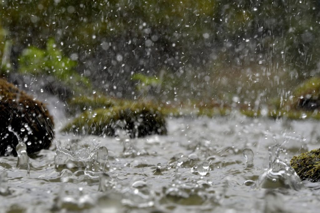 Még most sem szabad eldugni az esernyőinket