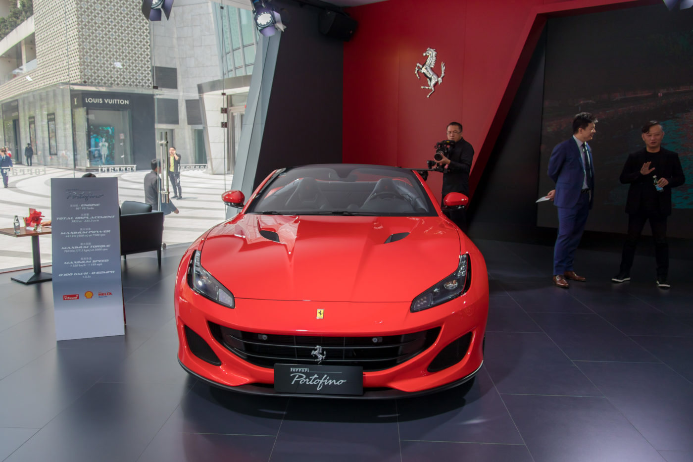 Vélhetően ez az utolsó hagyományos hajtású középmotoros modelljük