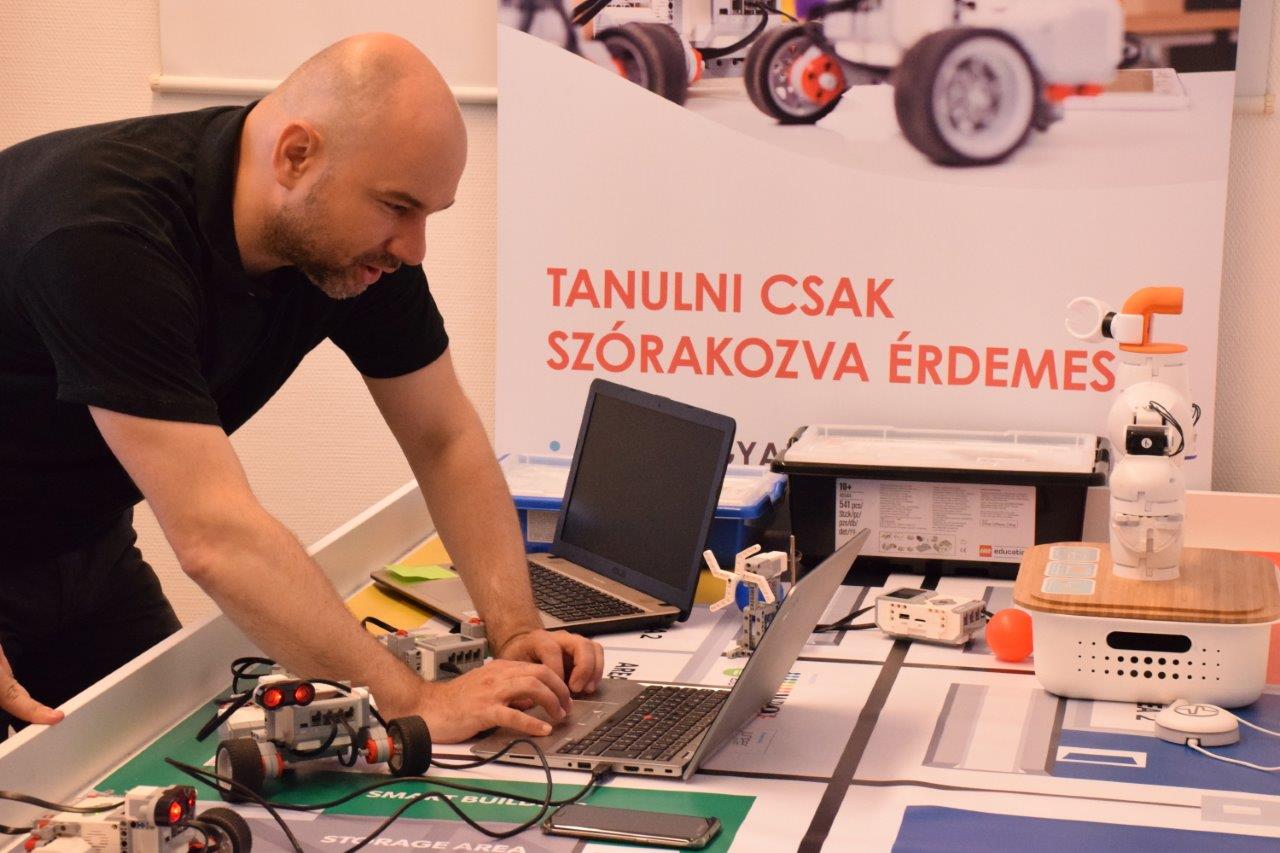 A digitalizáció nem lehet csak a diplomások kiváltsága