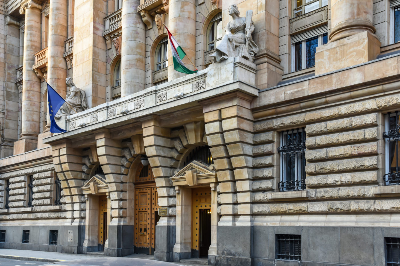 A túlzott eladósodás veszélyének tette ki ügyfeleit a Provident