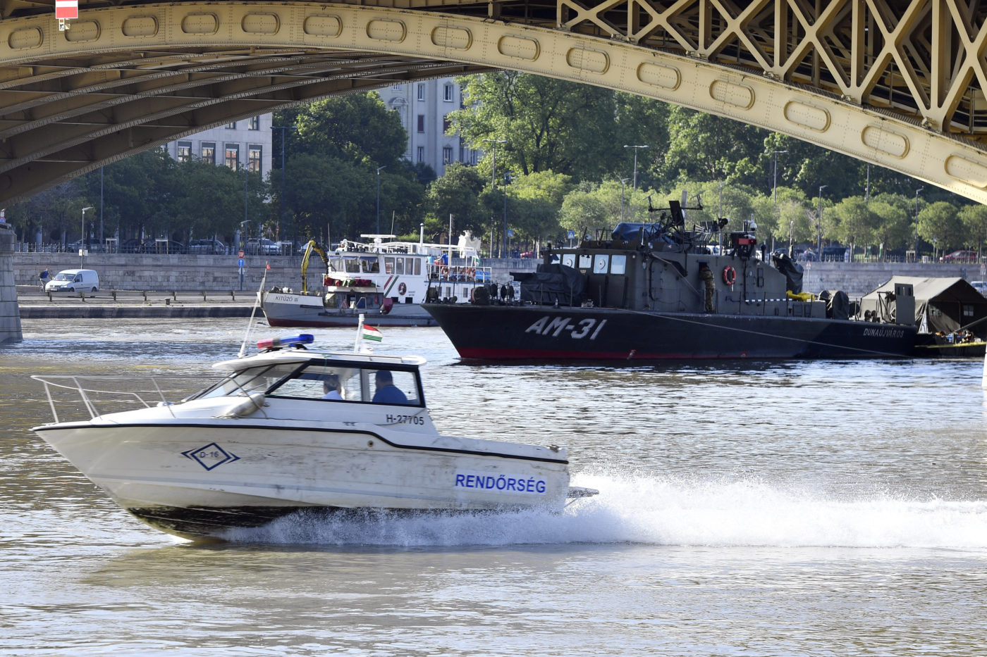 Hétfőn próbálkozhatnak újra a Hableány kiemelésével