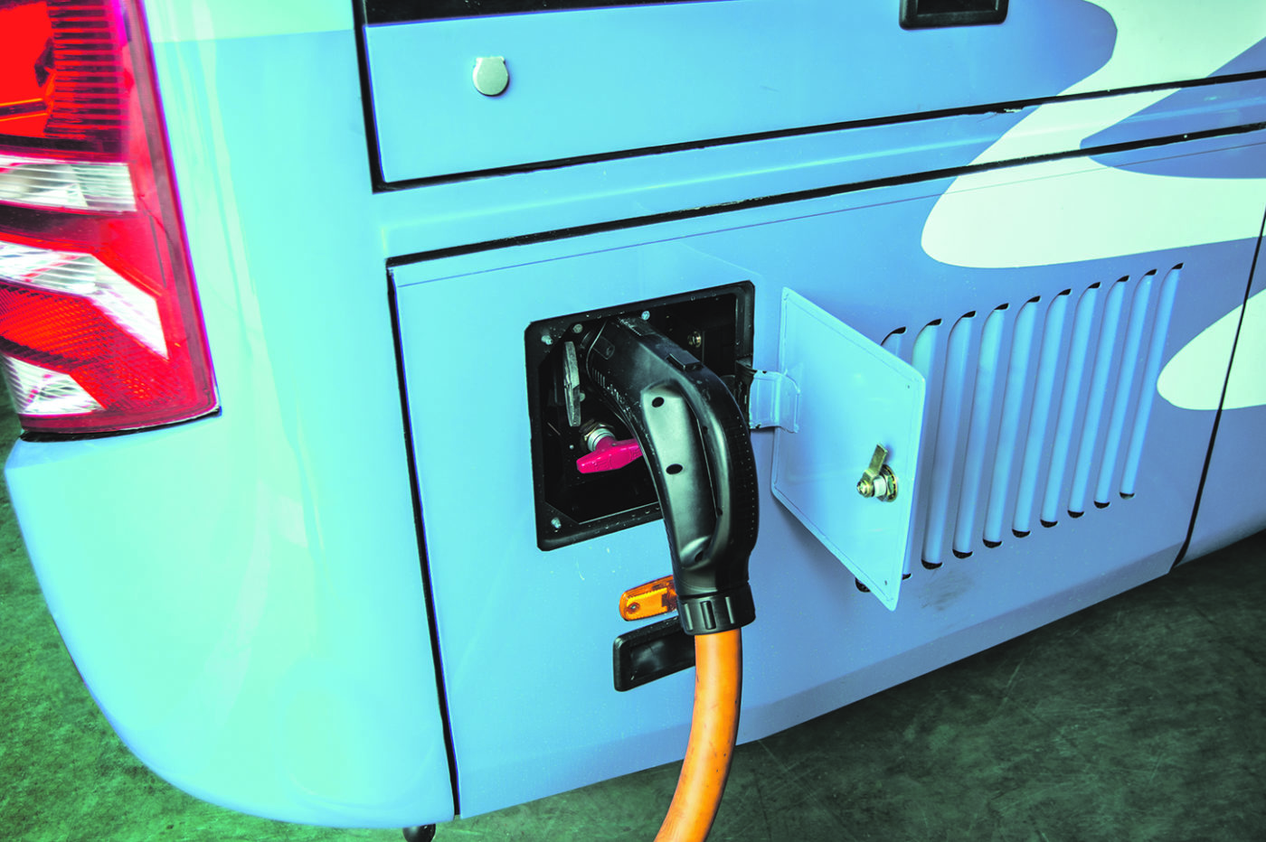 Tesztelni kell az e-busztöltőket | Világgazdaság