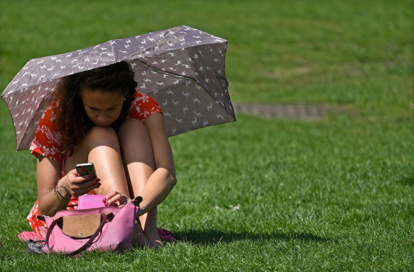 Zivatar, viharos szél és harminc fok is jöhet pénteken