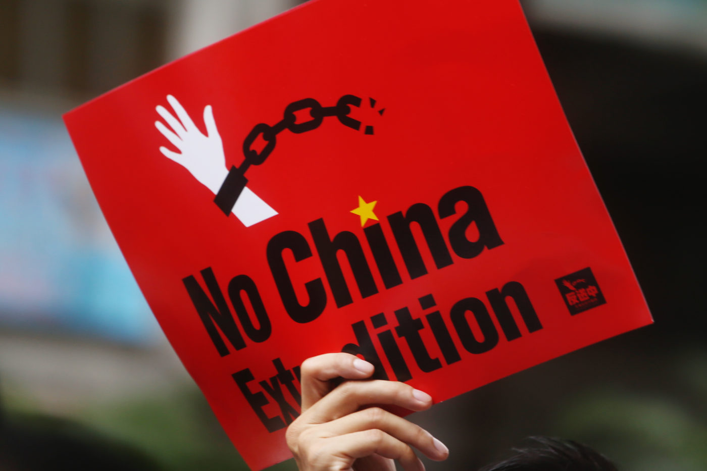 Óriási tüntetés Hongkongban | Világgazdaság