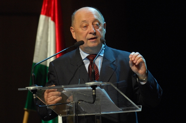 Autóeladások: a júniusi csökkenés sem húzhatta le az első féléves pluszt