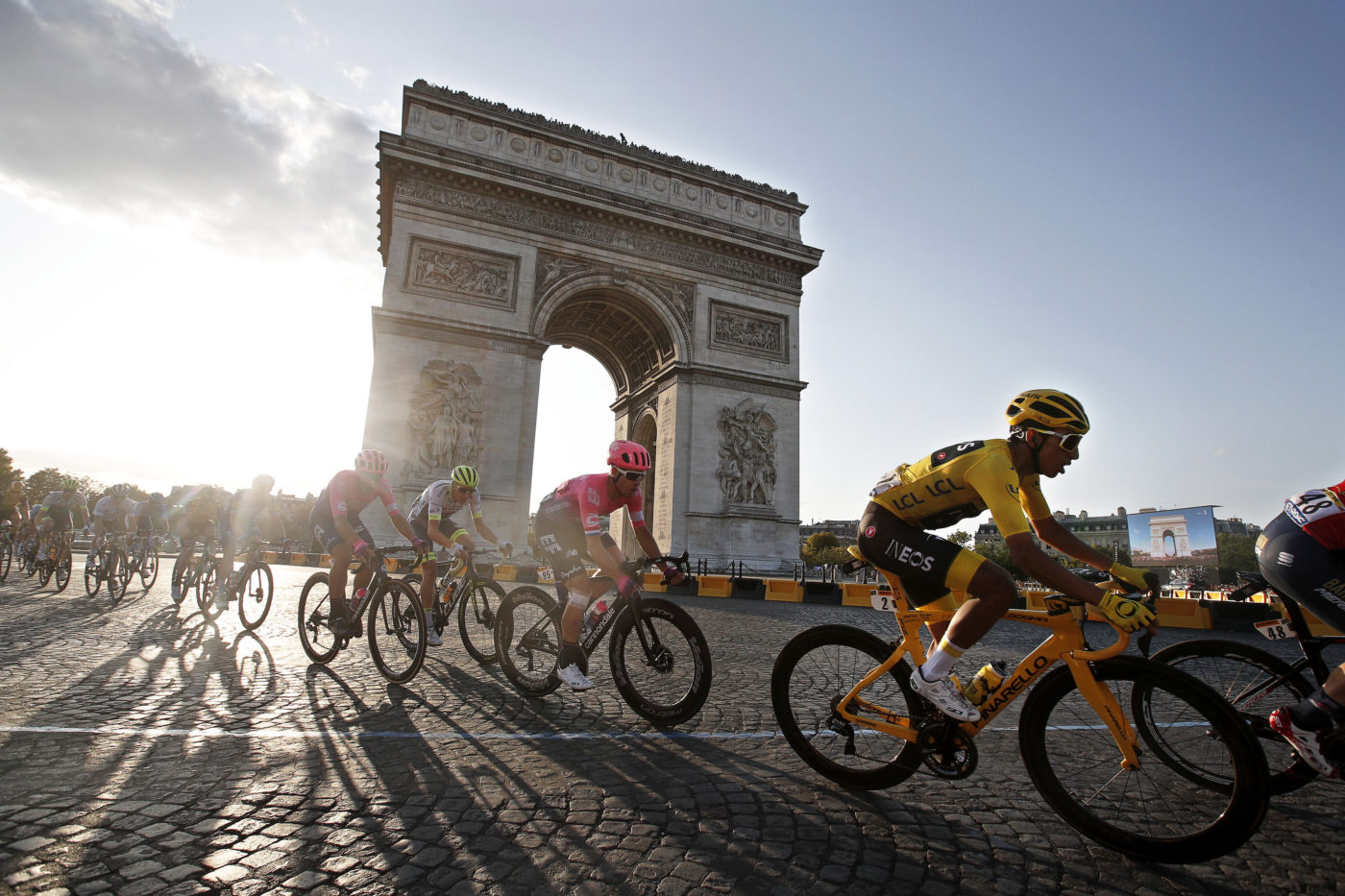 Egy 22 éves kolumbiai nyerte a Tour de France-t