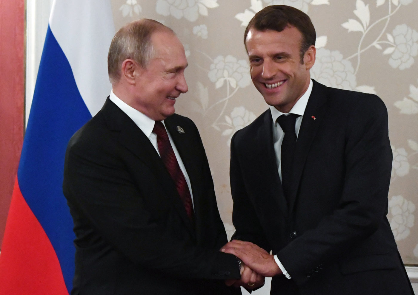 Emmanuel Macron Franciaországba hívja Vlagyimir Putyint